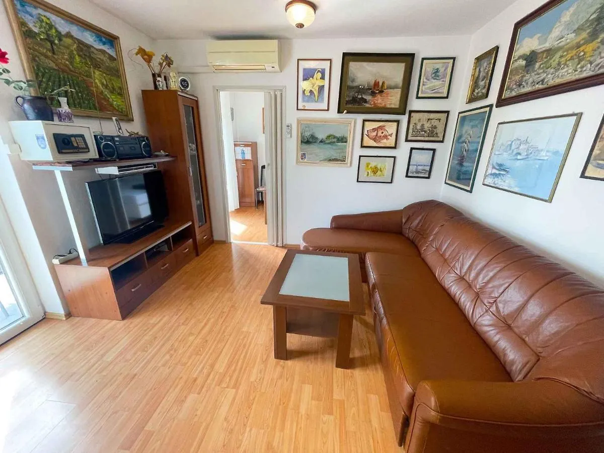 Apartment In Jadranovo 42258 Croatia