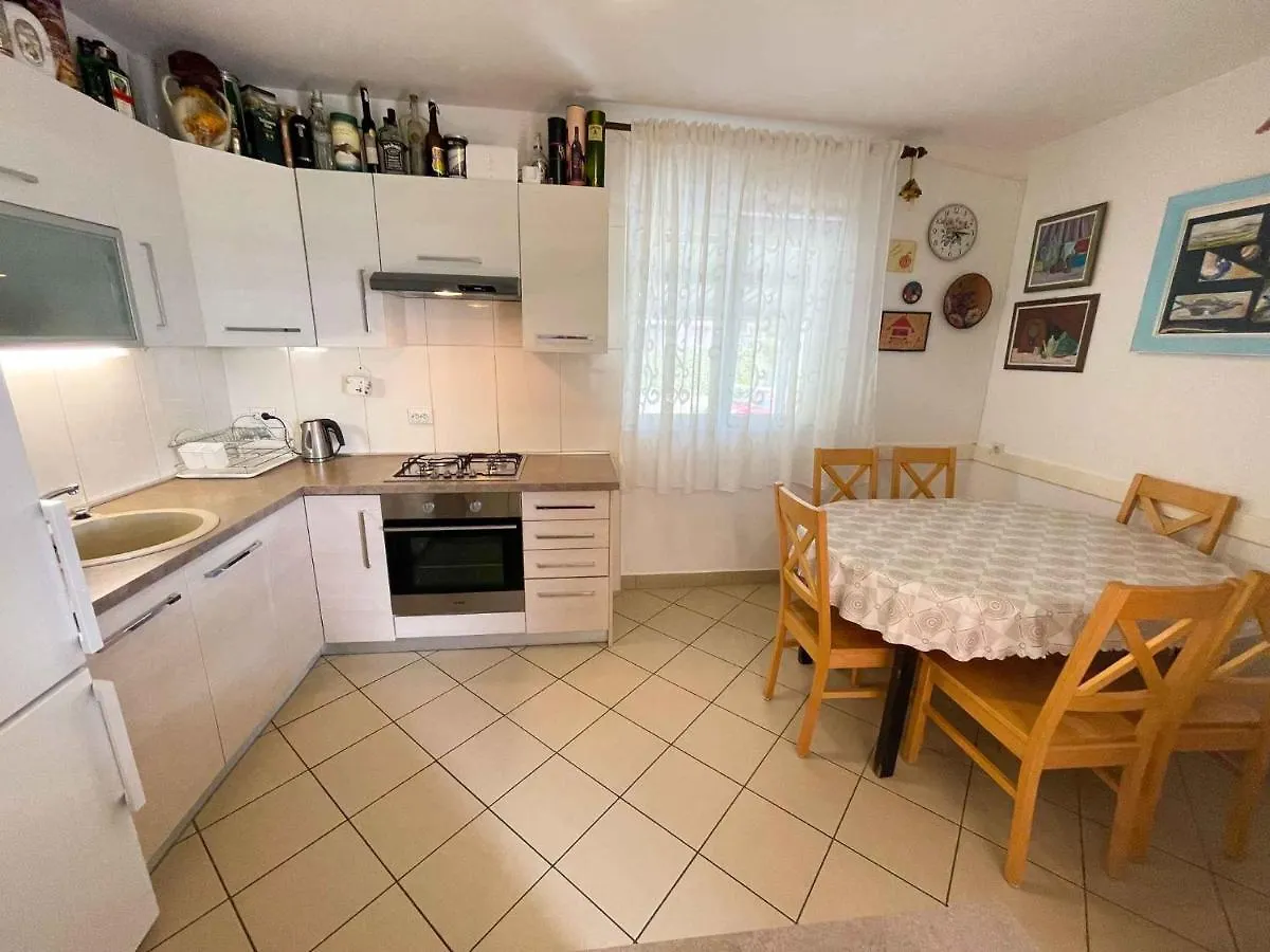 Apartment In Jadranovo 42258