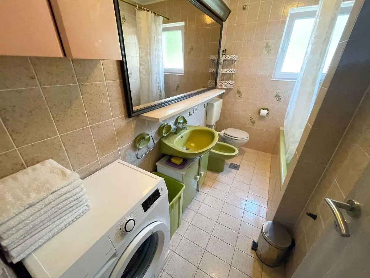 Apartment In Jadranovo 42258