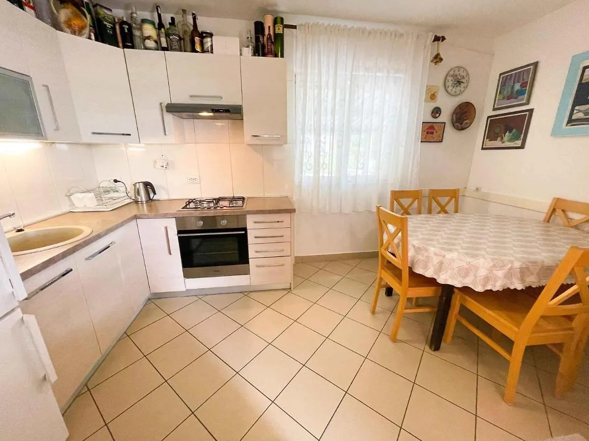 Apartment In Jadranovo 42258
