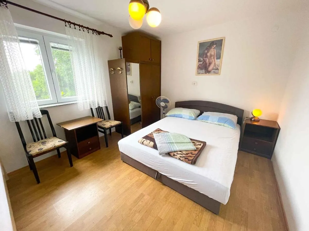 Apartment In Jadranovo 42258