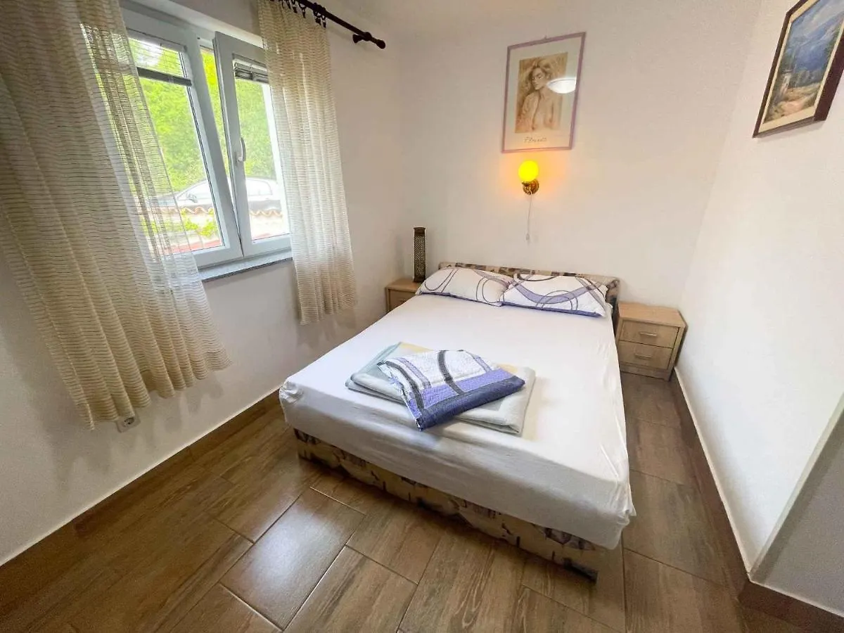 Apartment In Jadranovo 42258