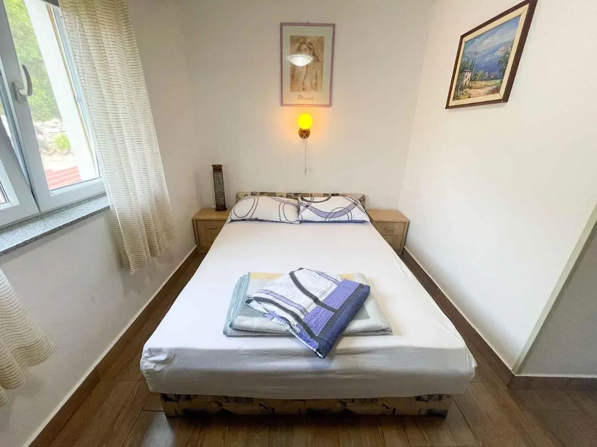 Apartment In Jadranovo 42258