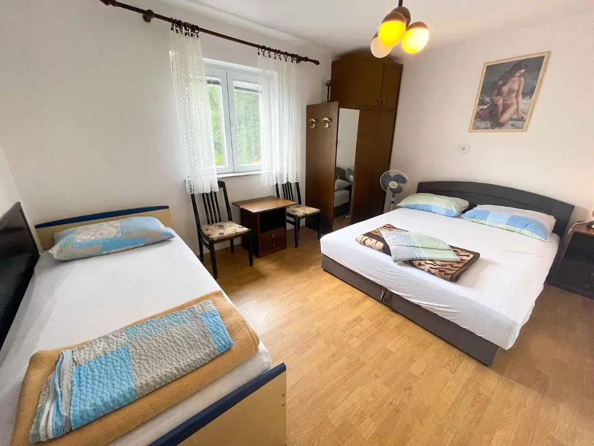 Apartment In Jadranovo 42258